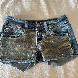 Miss me denim camo shorts. Size 26…..